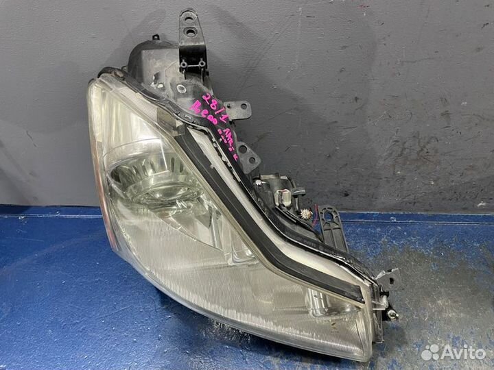 Фара ксенон правая Infiniti M Y50