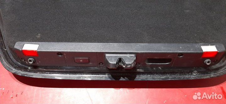 Накладка панели замка багажника Mercedes Benz S500