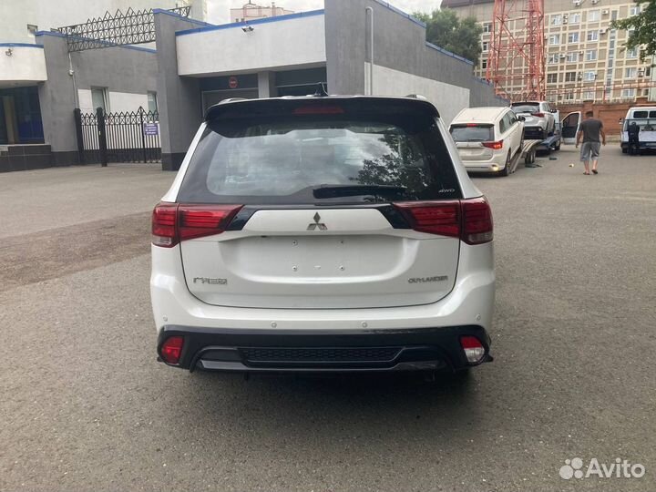 Mitsubishi Outlander 2.4 CVT, 2021, 20 км
