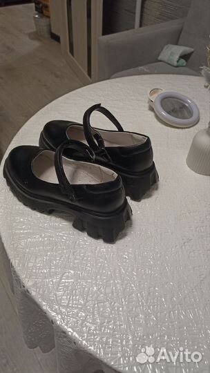Туфли для девочки 36 размер. В носке 2 раза