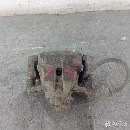 Суппорт тормозной передний правый Toyota Camry 50