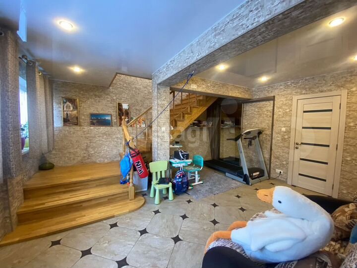 Дом 210 м² на участке 8 сот.