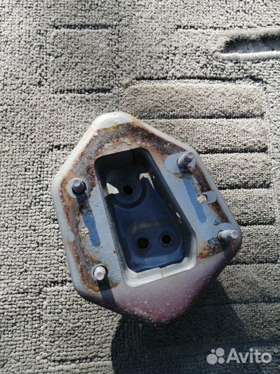 Крепление усилителя бампера переднее правое Nissan