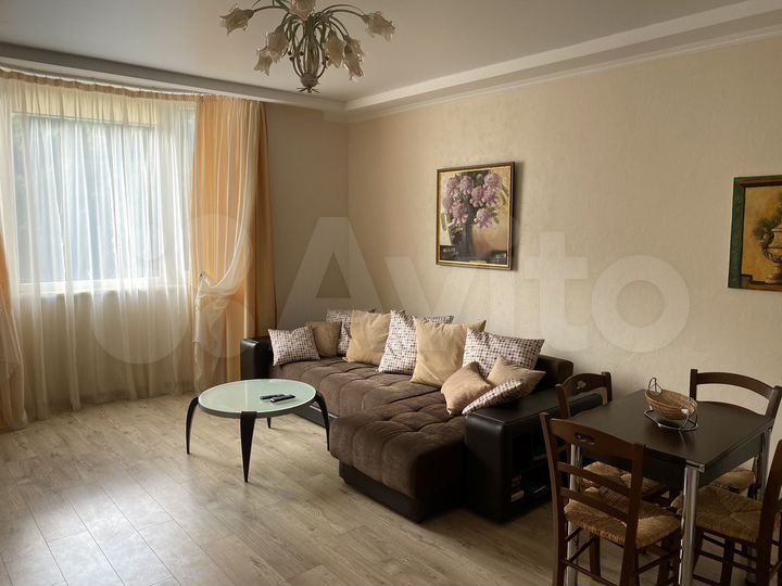 3-к. квартира, 85 м², 8/10 эт.