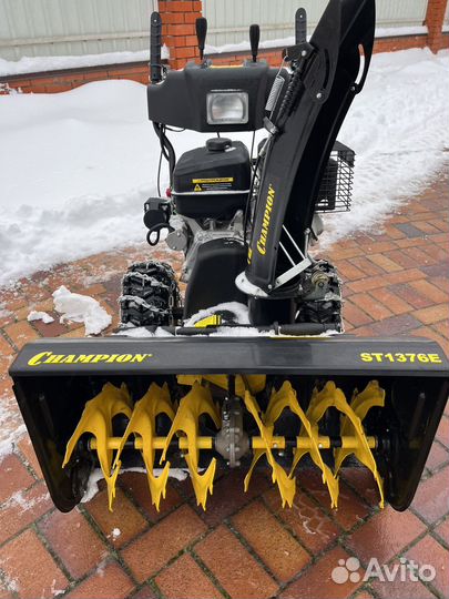 Снегоуборщик champion st1376Е