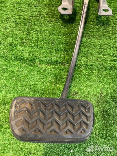 Педаль тормоза(2) Toyota Succeed NCP165 1NZ 2016