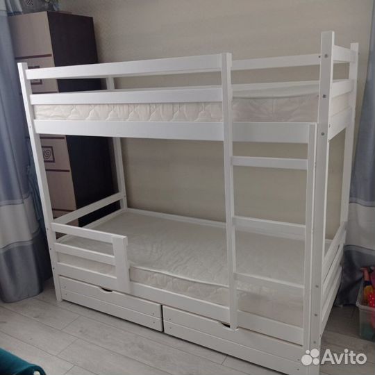 Двухъярусная кровать в детскую