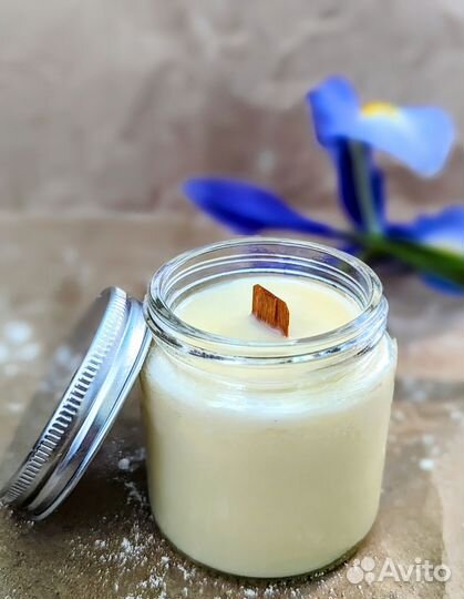 Массажная свеча с эфирным маслом голубого лотоса