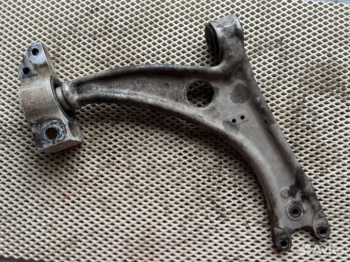 Рычаг подвески передний Volkswagen Passat B6