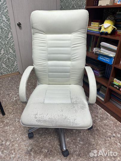 Офисное кресло