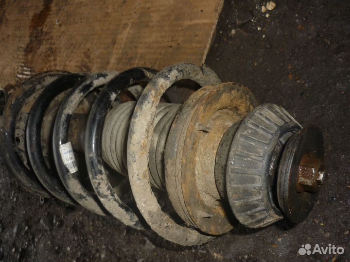 Стойка передняя правая Шевроле Авео Т250/200