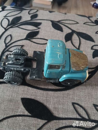 Модель ЗИЛ под запчасти и кузов Волга