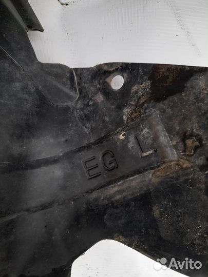 Подкрылок передний левый Mazda CX-7 оригинал