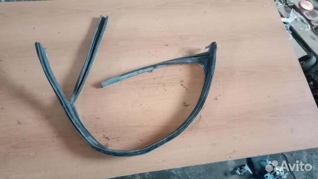 Уплотнитель стекла двери передний правый