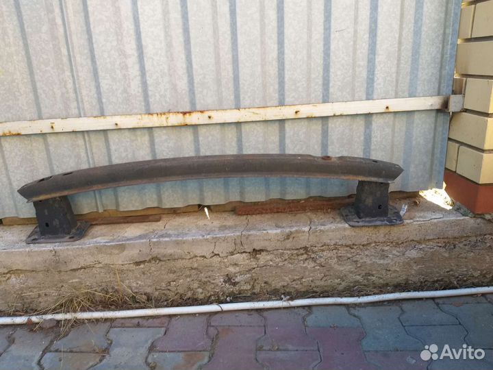 Усилитель переднего бампера toyota corolla