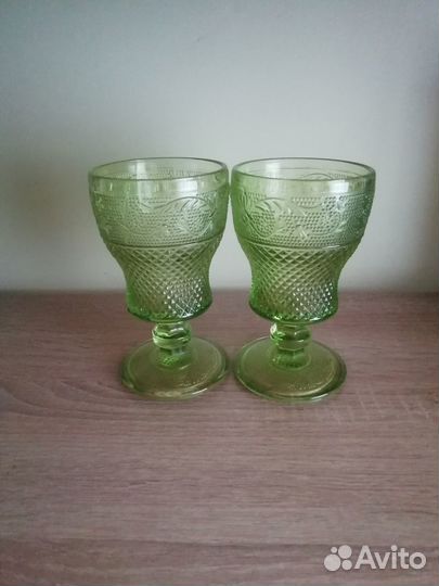 Бокалы для вина из цветного стекла