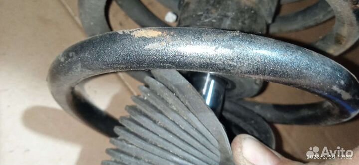 Стойка передняя Golf 3