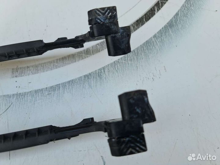 Направляющая сдвижного люка Mercedes W213