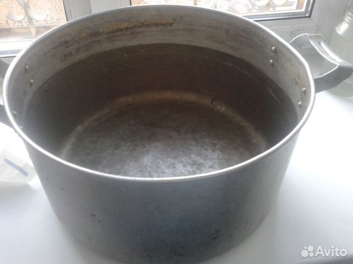 Кастрюля из алюминия большая