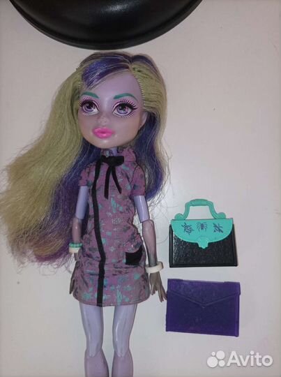 Кукла Монстер Хай, дракулаура, твила