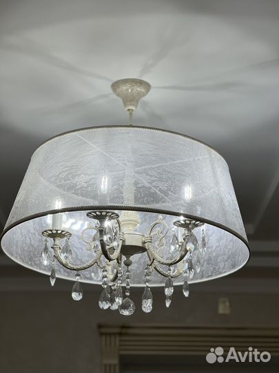 Люстра с лампочками