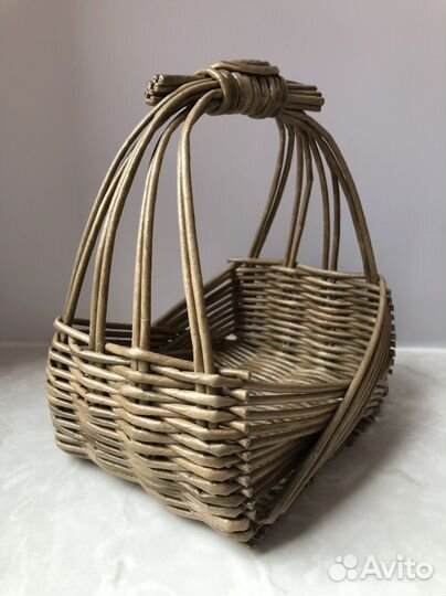 Корзина плетеная из бумажной лозы