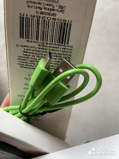 Коробка кабелей для зарядки телефона