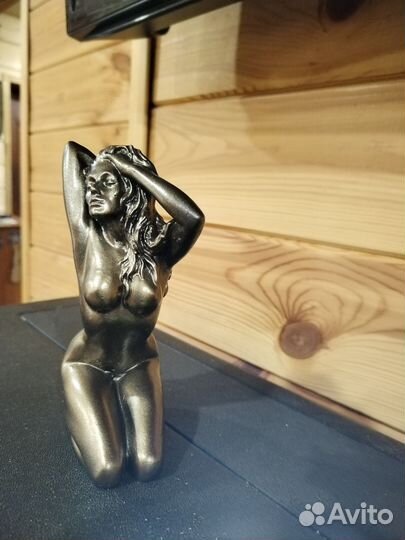 Статуэтка девушка