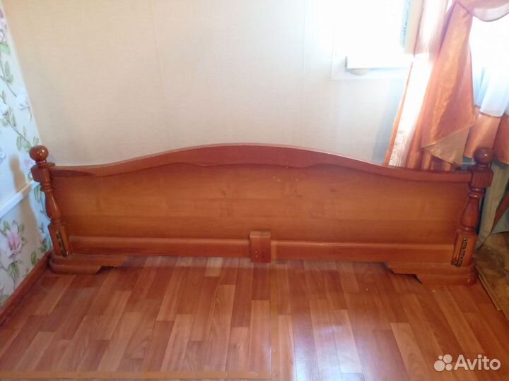 Изголовье кровати