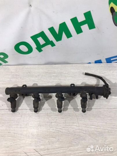 Рейка топливная (рампа) с форсунками VW-Фольксваг