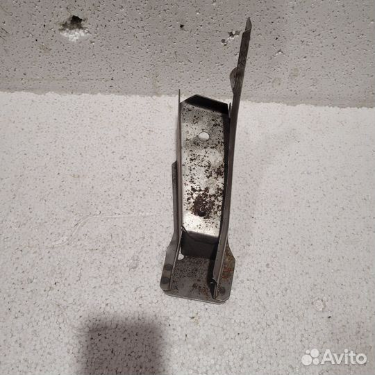 Кронштейн поперечной штангиВаз 2107