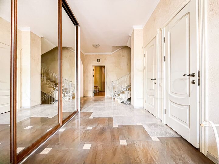 Дом 450 м² на участке 7 сот.