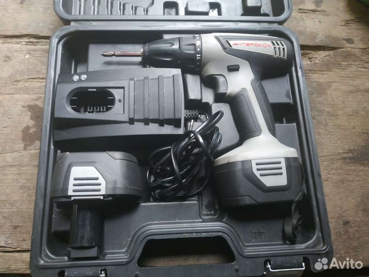 Шуруповерт Интерскол