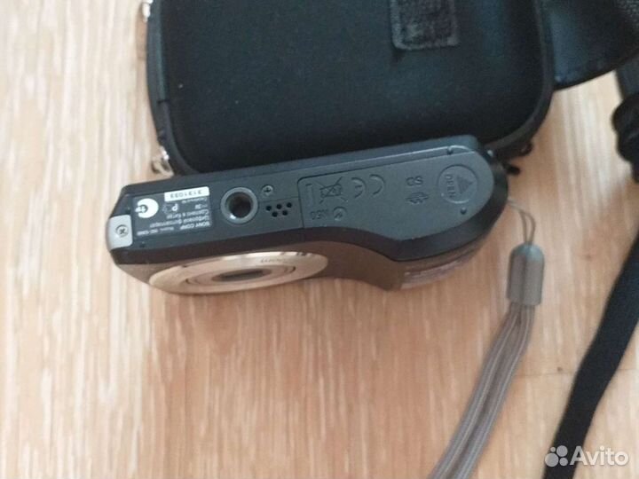 Компактный фотоаппарат Sony lens. DSC-S3000