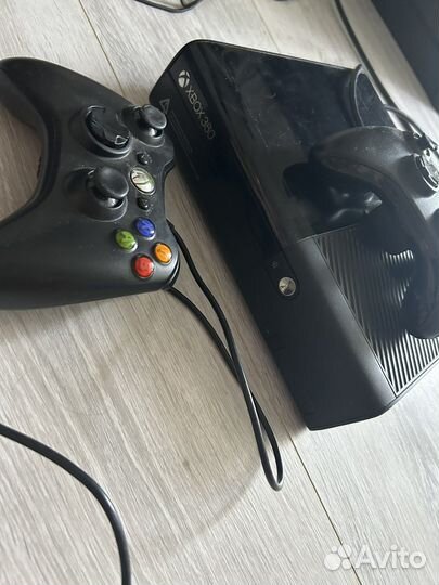 Продаю Xbox 360 есть игры