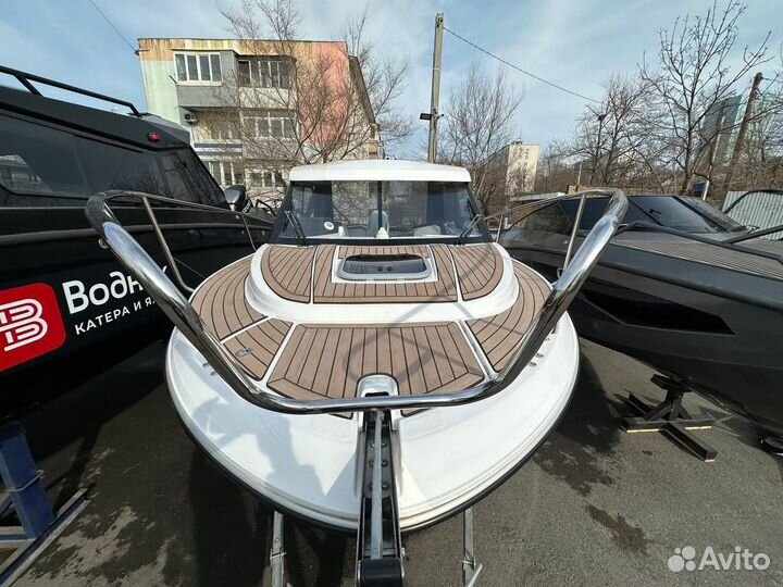 Катер Феникс 700 Cabin с Suzuki DF200ATX белый