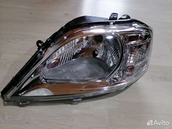 Фары на largus