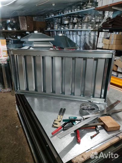 Вытяжной зонт с жирауловителем