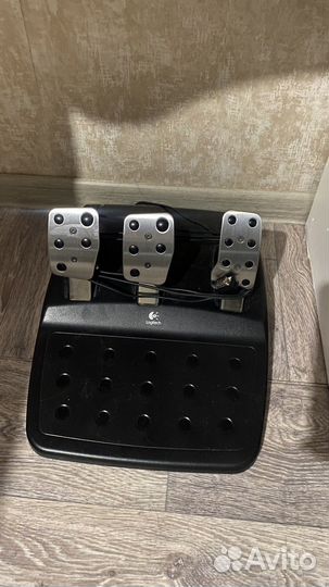 Игровой руль Logitech G27