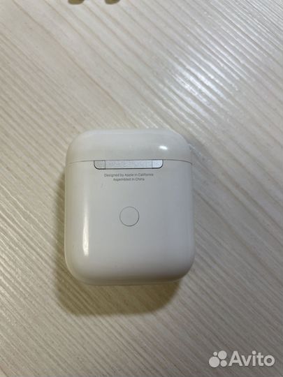 Наушники AirPods 2 с зарядным футляром MV7N2