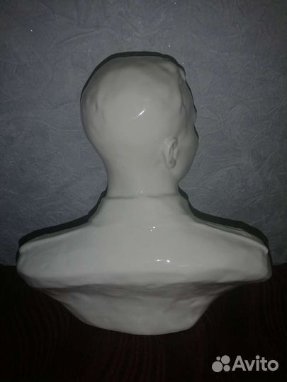 Бюст Ю. А. Гагарина, лфз