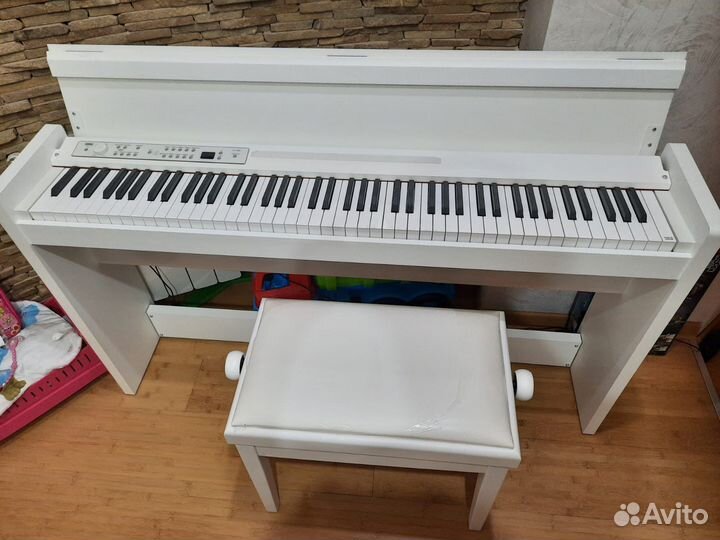 Цифровое пианино Korg LP-380