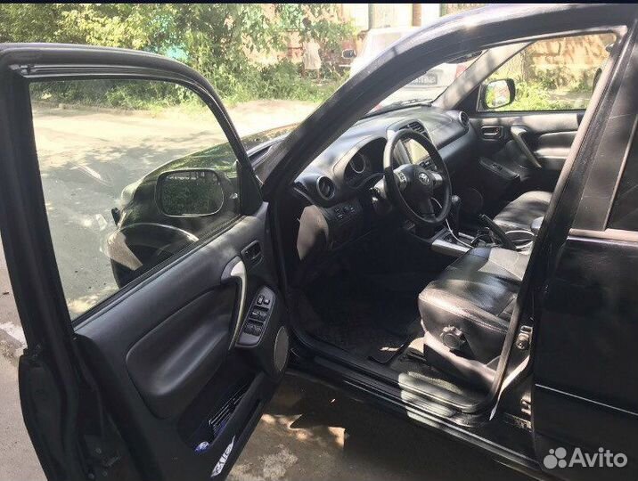 Toyota RAV4 2.0 AT, 2004, 255 465 км