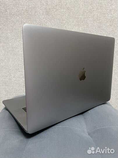 MacBook Pro 15 (2016). 250 гб, Core i7, RAM 16 гб