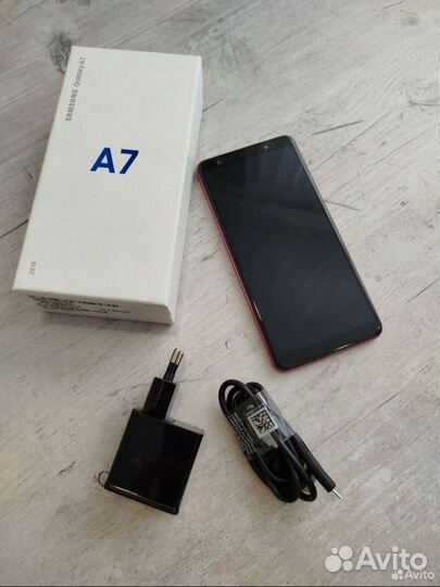 Samsung Galaxy A7 (2018), 4/64 ГБ