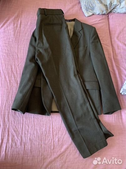 Продаю школьный костюм размер 140
