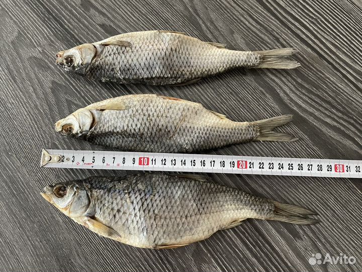 Рыба (плотва) вяленая с икрой