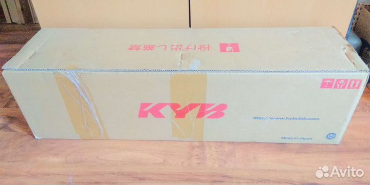 Амортизатор передний правый kayaba