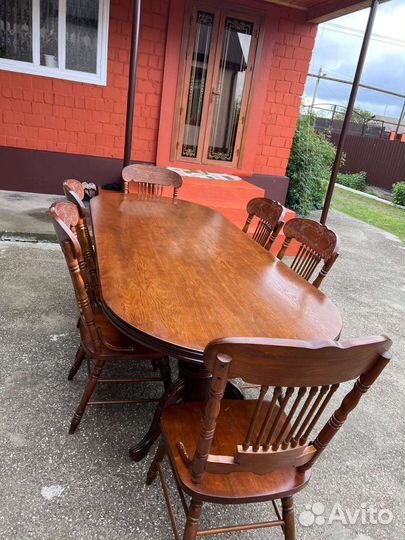 Стол и стулья