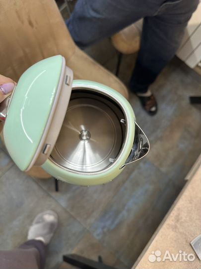 Чайник электрический Smeg, 1.7л, светло-зеленый